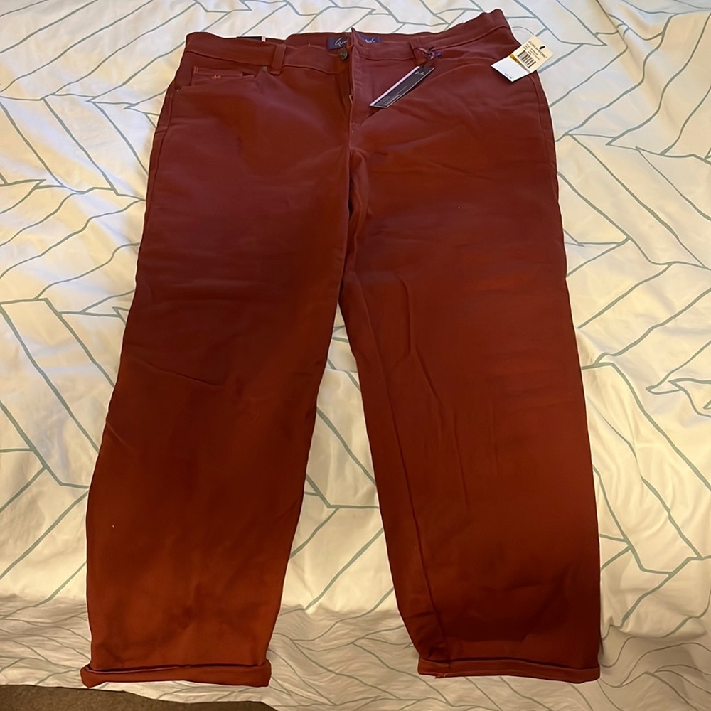 Rust colored cropped jeans, NWT